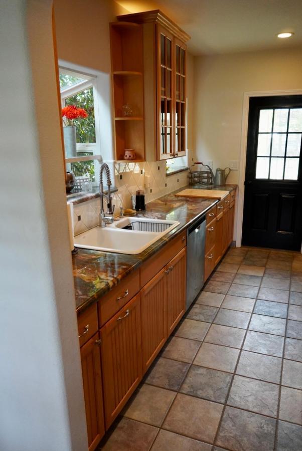 시미밸리 Cozy Family Hideaway, Sleeps 8, 4 Tv'S Yard, Shops 빌라 외부 사진