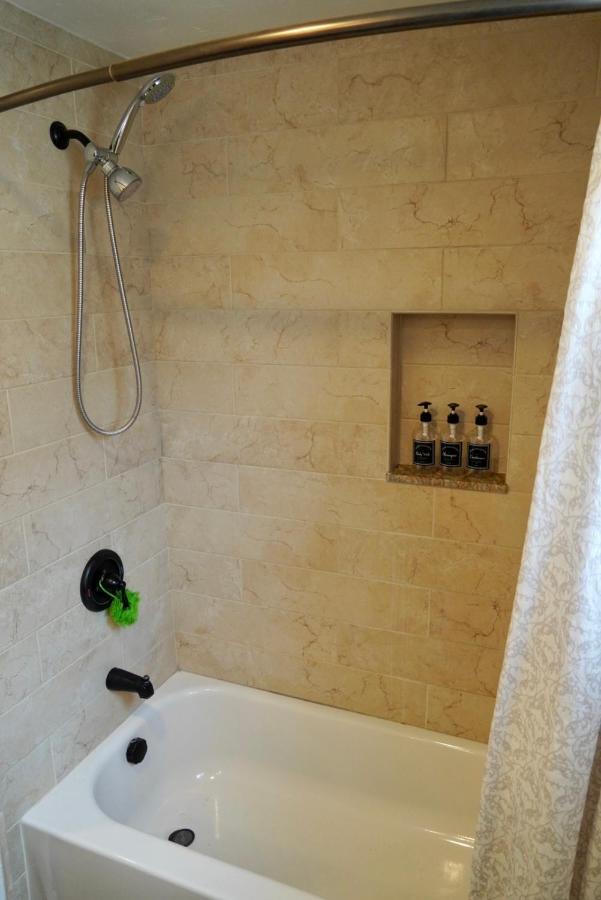 시미밸리 Cozy Family Hideaway, Sleeps 8, 4 Tv'S Yard, Shops 빌라 외부 사진
